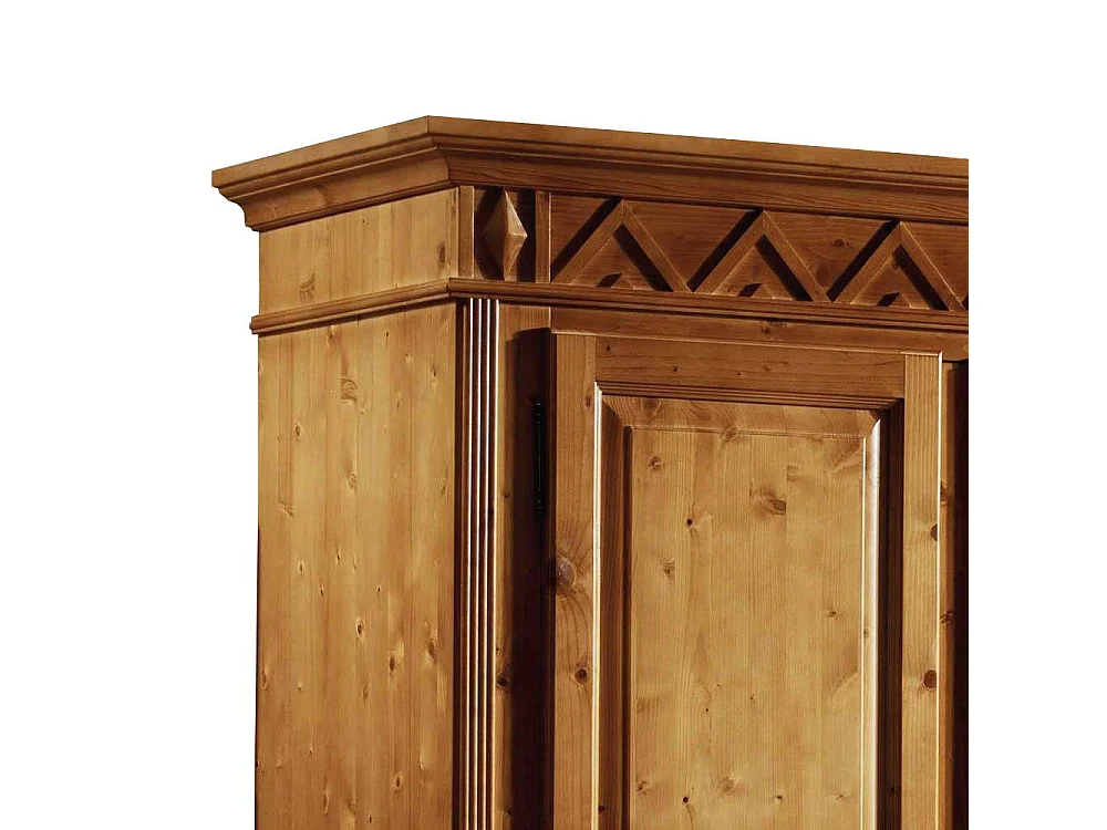 Schlafzimmer Kleiderschrank aus Fichte Massivholz antik lackiert
