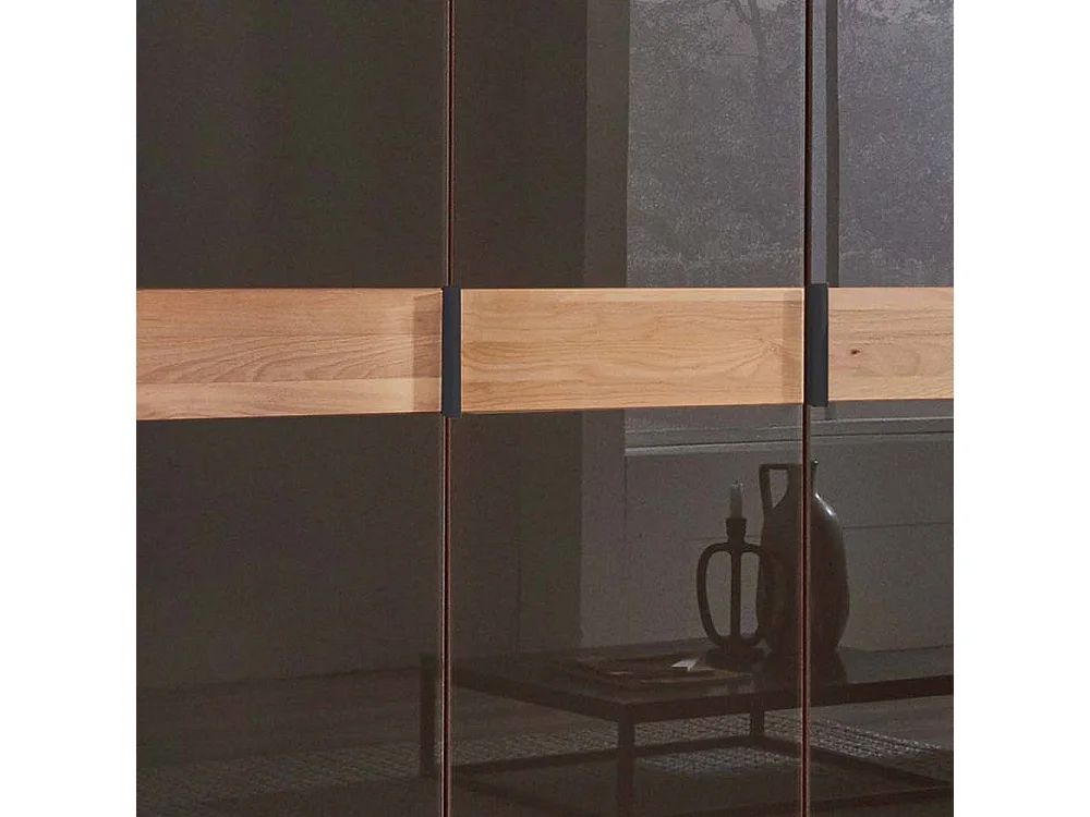 Drehtürenkleiderschrank Schlafzimmerschrank in modernem Design - vier Einlegeböden