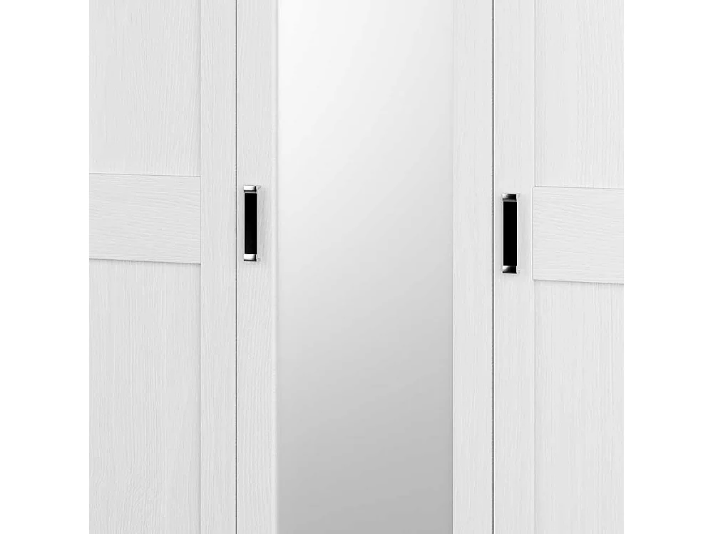 Schlafzimmer Kleiderschrank in Weiß einer Spiegeltür