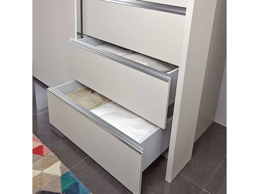 Gleittürenschrank modern in Champagner glasbeschichtet