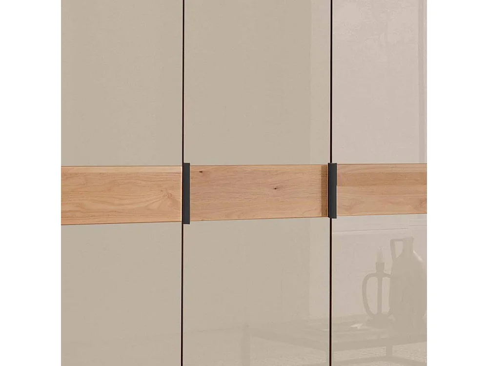 Schlafzimmerschrank Drehtürschrank in Champagner und Erlefarben