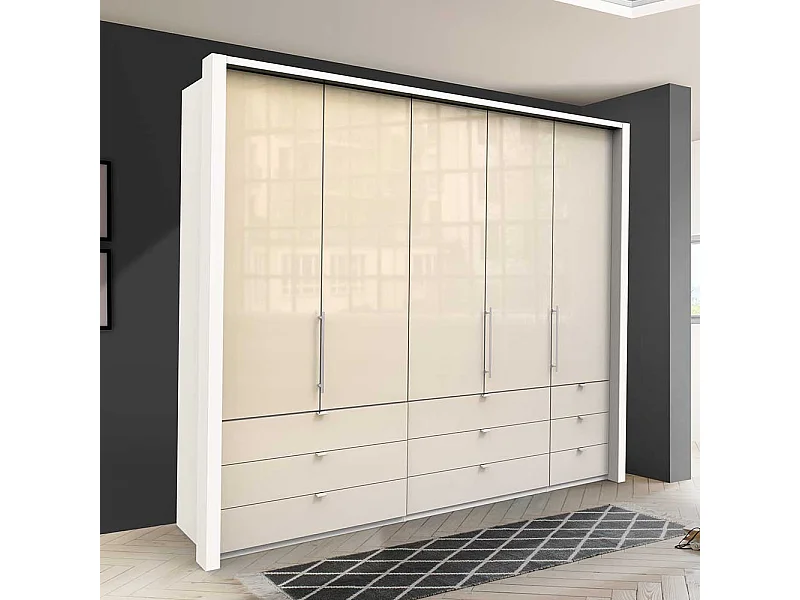 Breiter Kleiderschrank 3 türig Cremefarben
