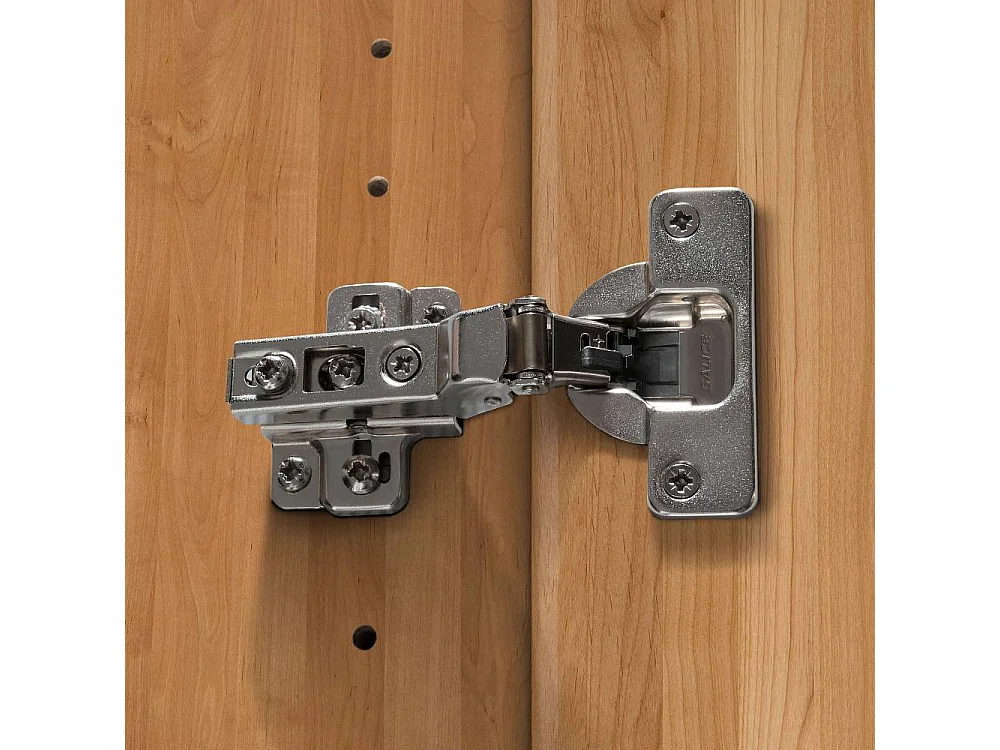 Holzkleiderschrank Drehtürenschrank 344 cm breit in Erlefarben