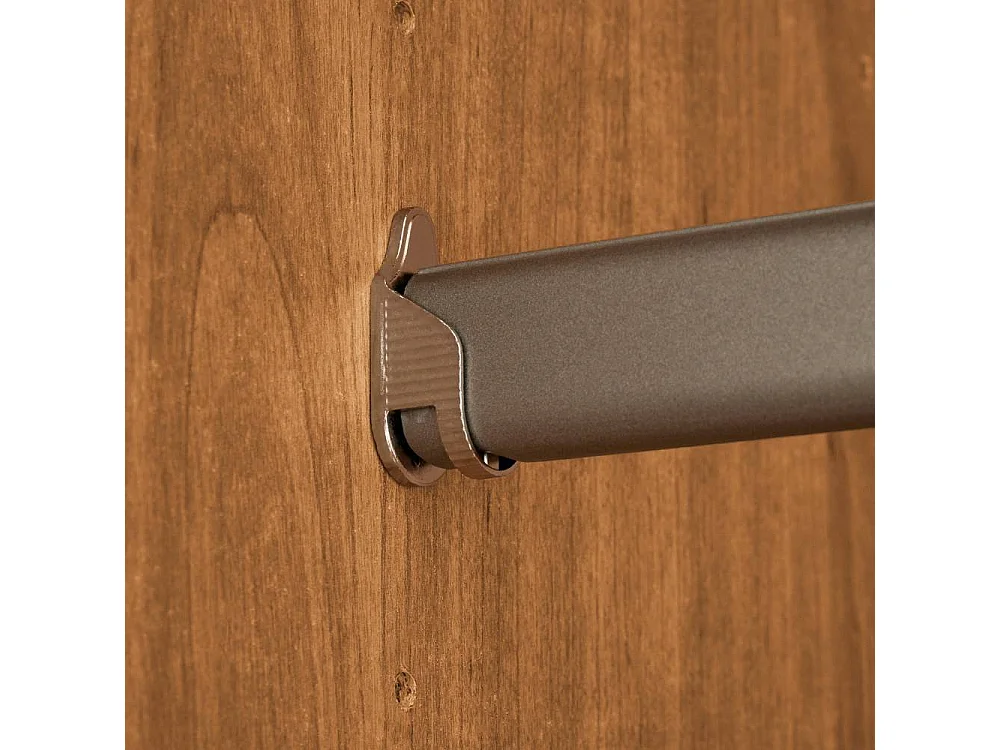 Spiegelschrank Schlafzimmerschrank in Erlefarben mit Metallgriffen