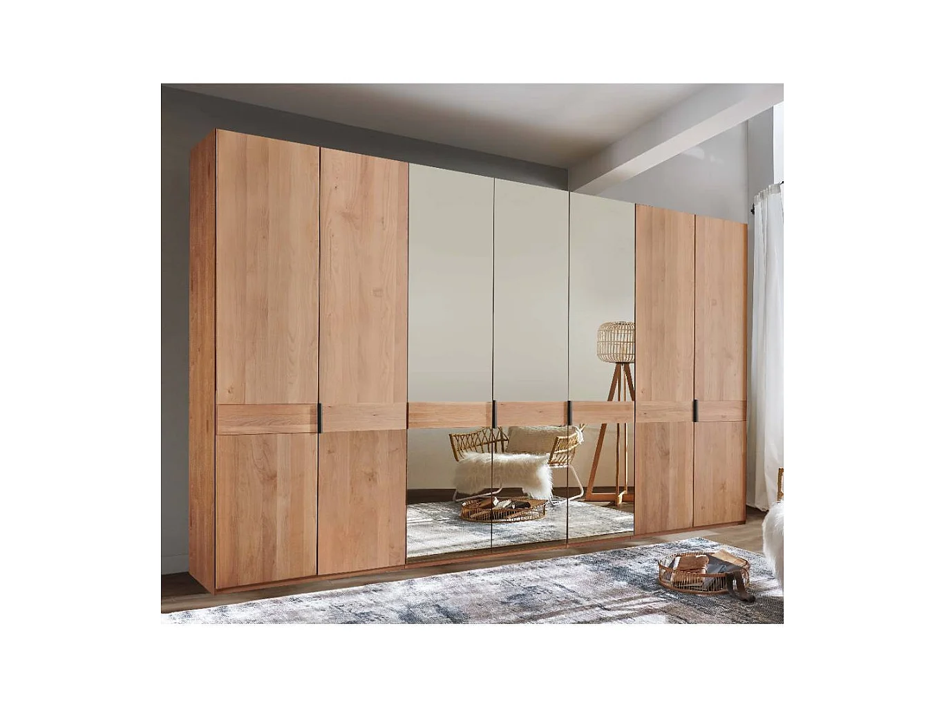 Kleiderschrank Drehtürschrank in modernem Design mit Metallgriffen