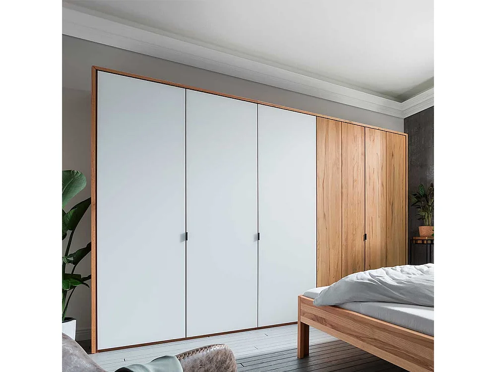 Moderner Schlafzimmerschrank in Weiß und Kernbuche 5 türig