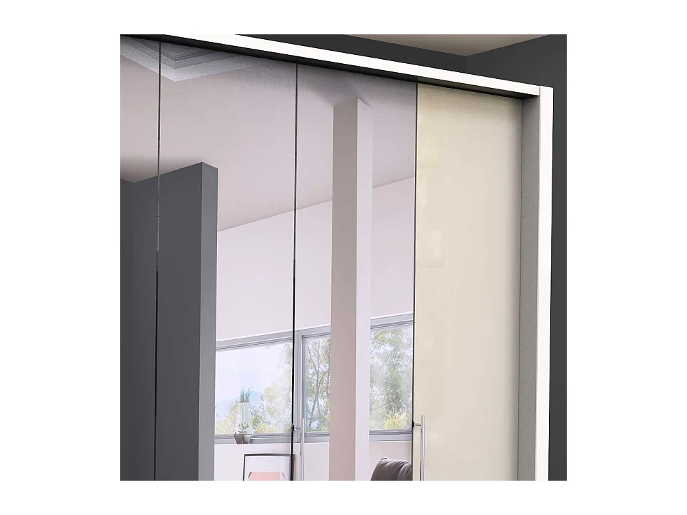 Breiter Kleiderschrank in Cremefarben Falttüren