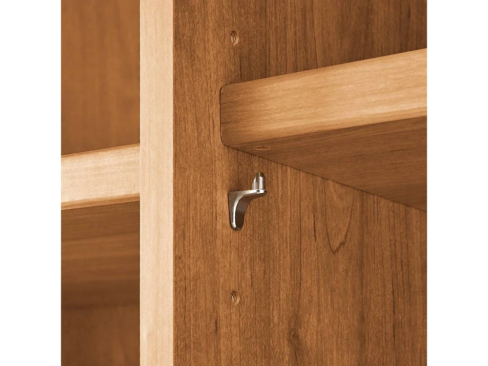 Kleiderschrank Drehtürenkleiderschrank mit Massivholz Türen in Erlefarben