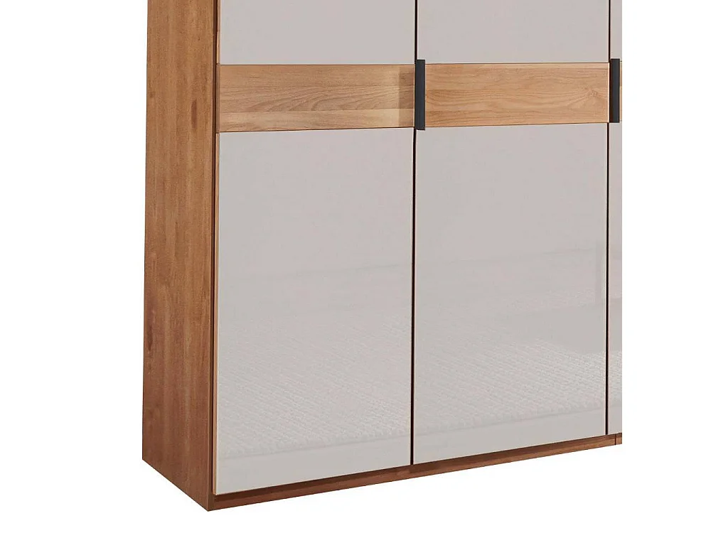Drehtürenschrank Kleiderschrank in modernem Design mit Metallgriffen