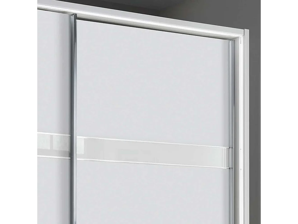 Kleiderschrank in Weiß und Chromfarben Schwebetüren