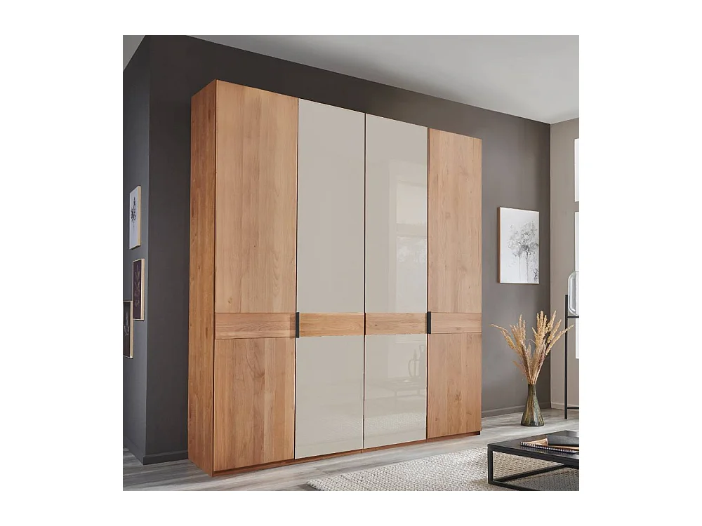 Drehtürenschrank Kleiderschrank in Erlefarben mit Metallgriffen