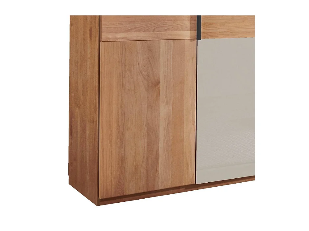 Drehtürenschrank Kleiderschrank in Erlefarben mit Metallgriffen