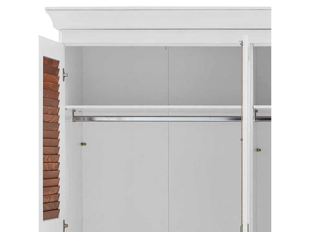 Hochwertiger Holzkleiderschrank im Landhaus Stil drei Spiegeltüren