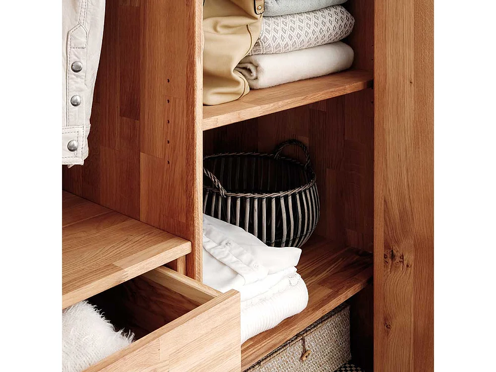 Holzkleiderschrank aus Wildeiche Massivholz Falttüren