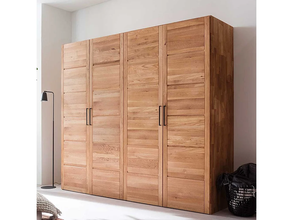 Massiver Holzkleiderschrank aus Wildeiche vier Türen