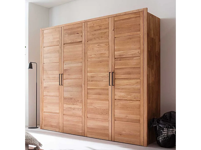 Massiver Holzkleiderschrank aus Wildeiche vier Türen