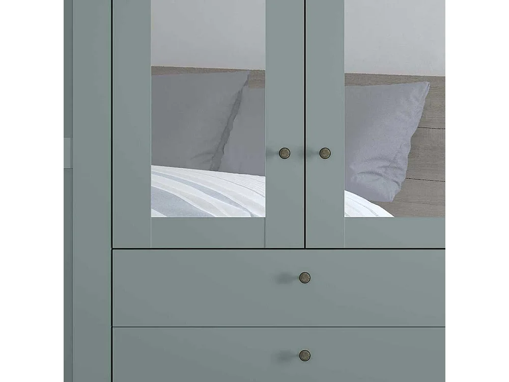 Landhausschlafzimmerschrank in Graugrün drei Schubladen