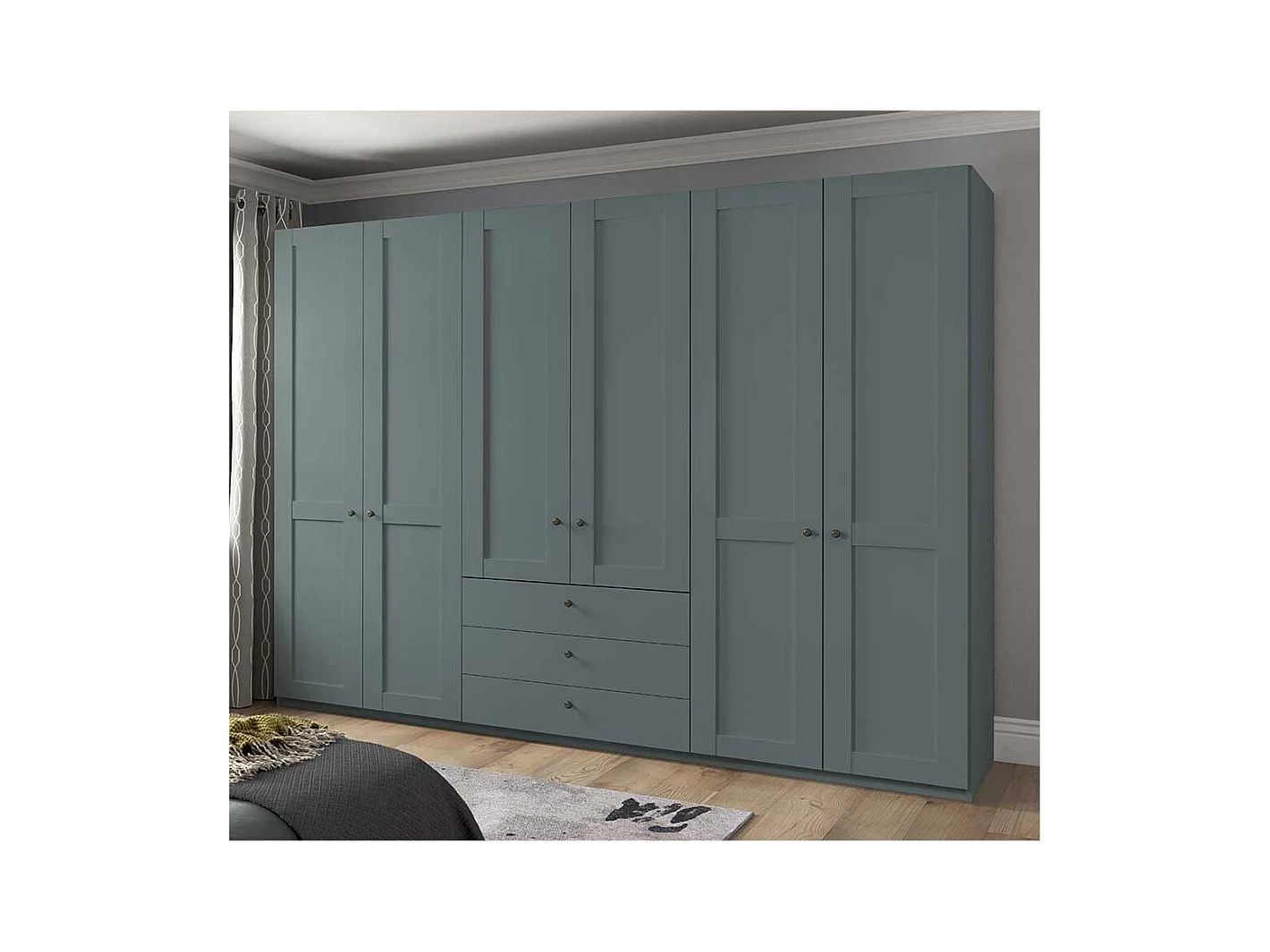 Landhausschrank XL in Graugrün drei Schubladen & sechs Türen