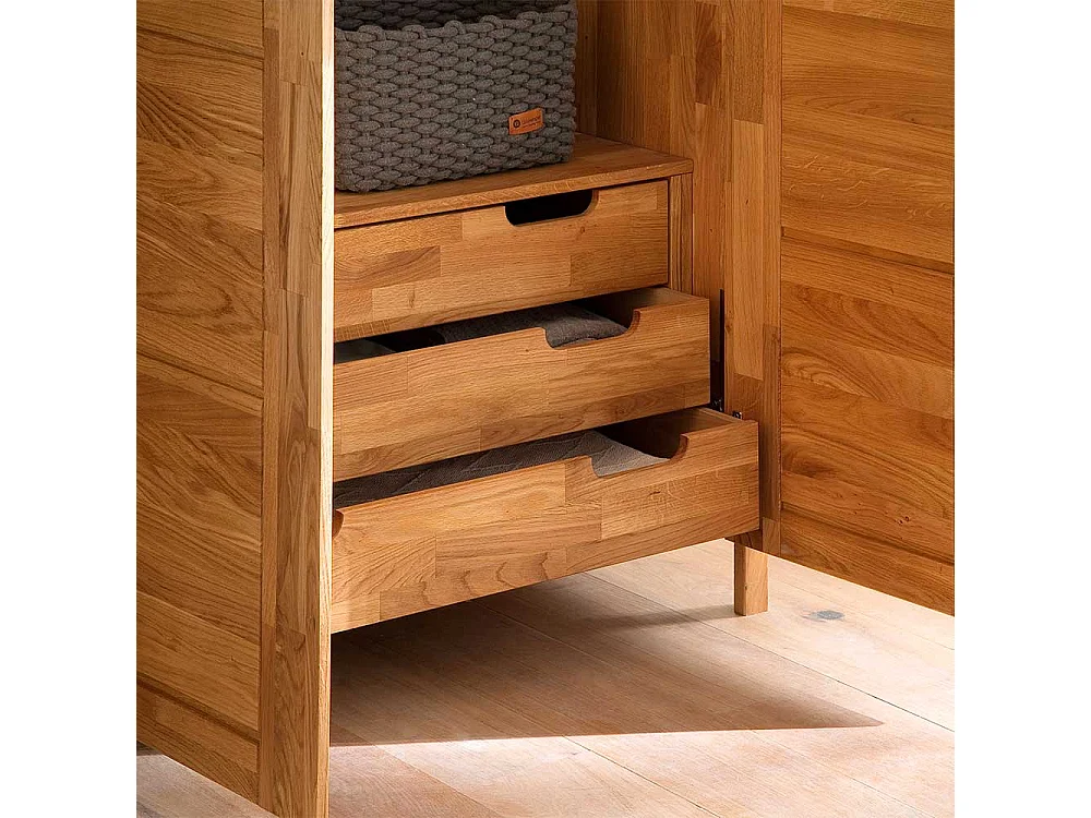 Drehtürenkleiderschrank aus Wildeiche Massivholz 205 cm breit