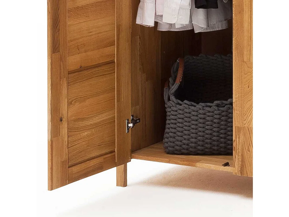 Drehtürenkleiderschrank aus Wildeiche Massivholz 205 cm breit