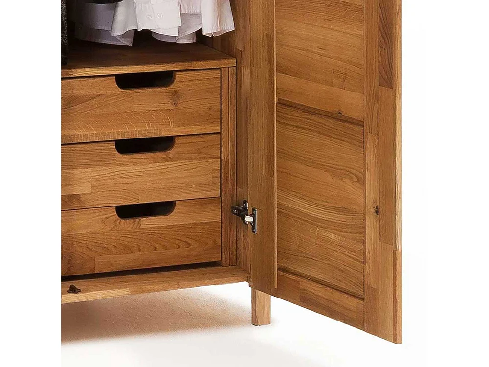 Drehtürenkleiderschrank aus Wildeiche Massivholz 205 cm breit