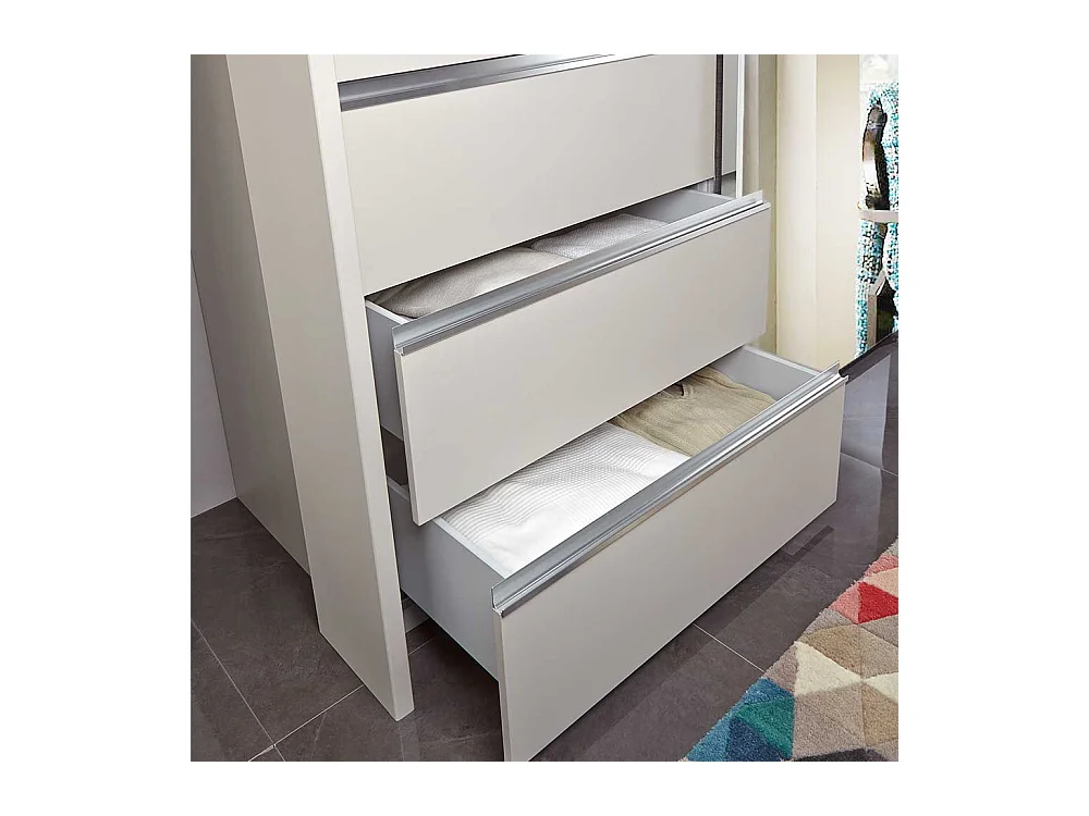 Schwebtuerenschrank in Champagner 300 cm breit und 67 cm tief