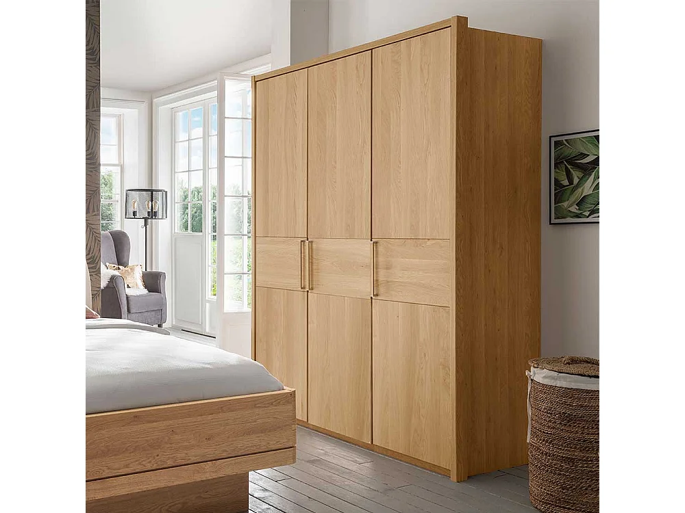 Holzschrank aus Eiche teilmassiv 3-türig