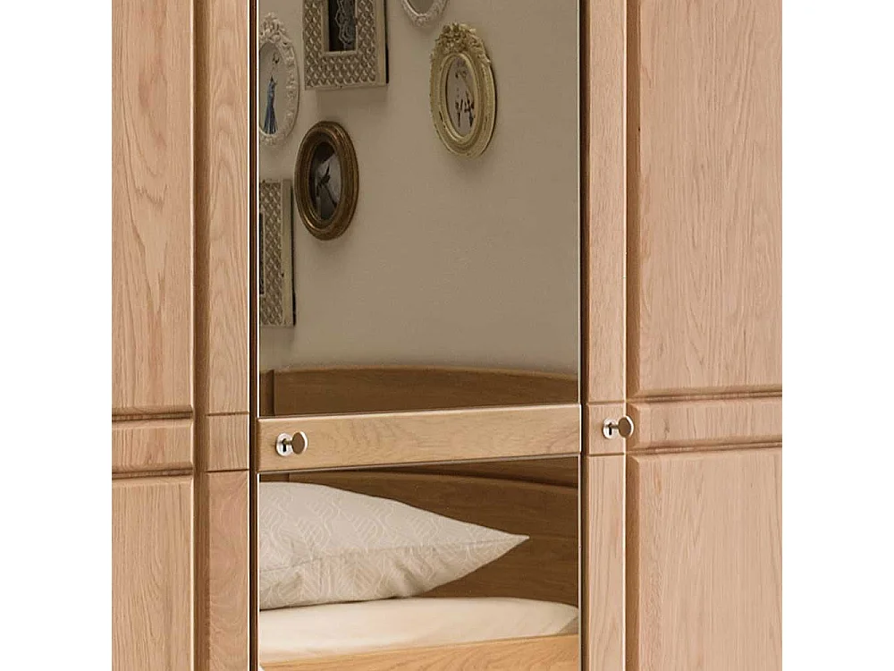 Drehtürenkleiderschrank aus Eiche teilmassiv abschließbar