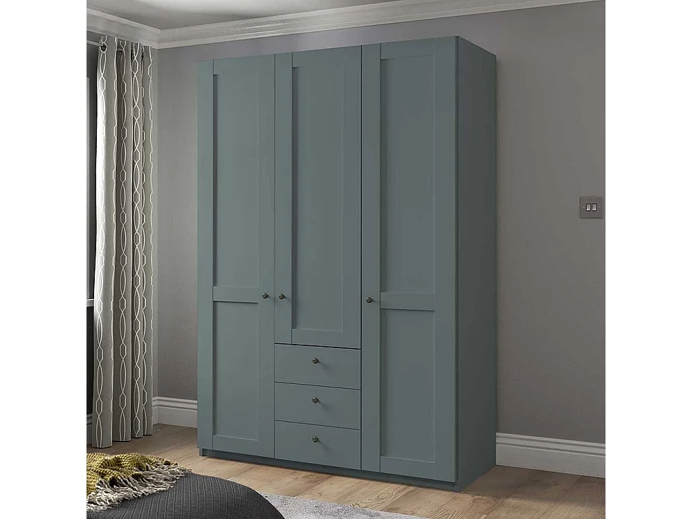 Landhausschrank Schlafzimmer in Graugrün 150 cm breit - 216 cm hoch