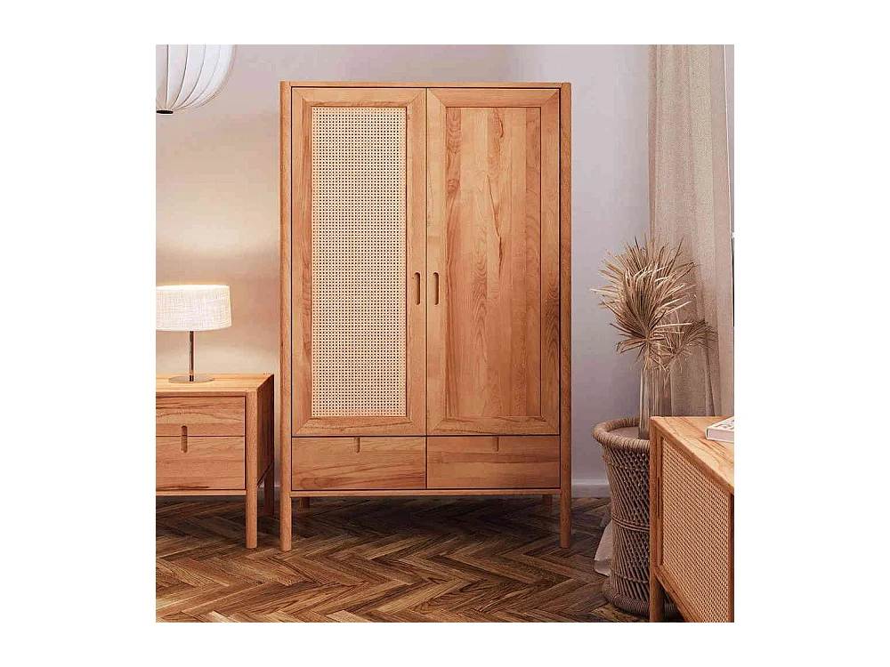 Massivholzkleiderschrank aus Wildbuche und Rattan einer Schublade
