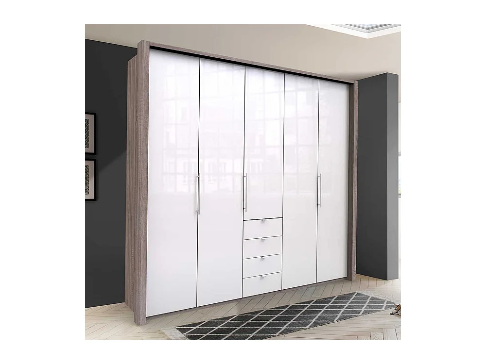 3 türiger Ankleideschrank mit vier Schubladen Made in Germany