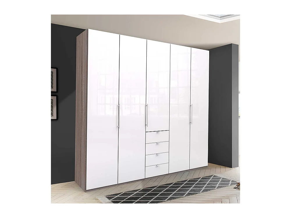 3 türiger Ankleideschrank mit vier Schubladen Made in Germany