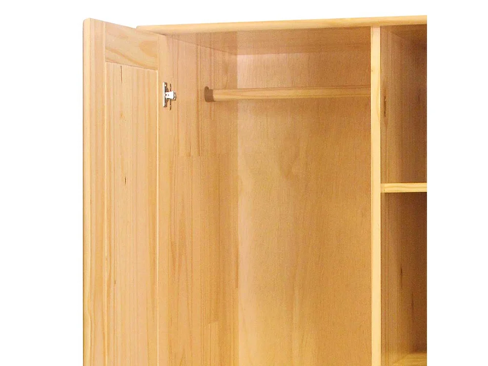 Massivholzschrank aus Kiefer lackiert Landhausstil