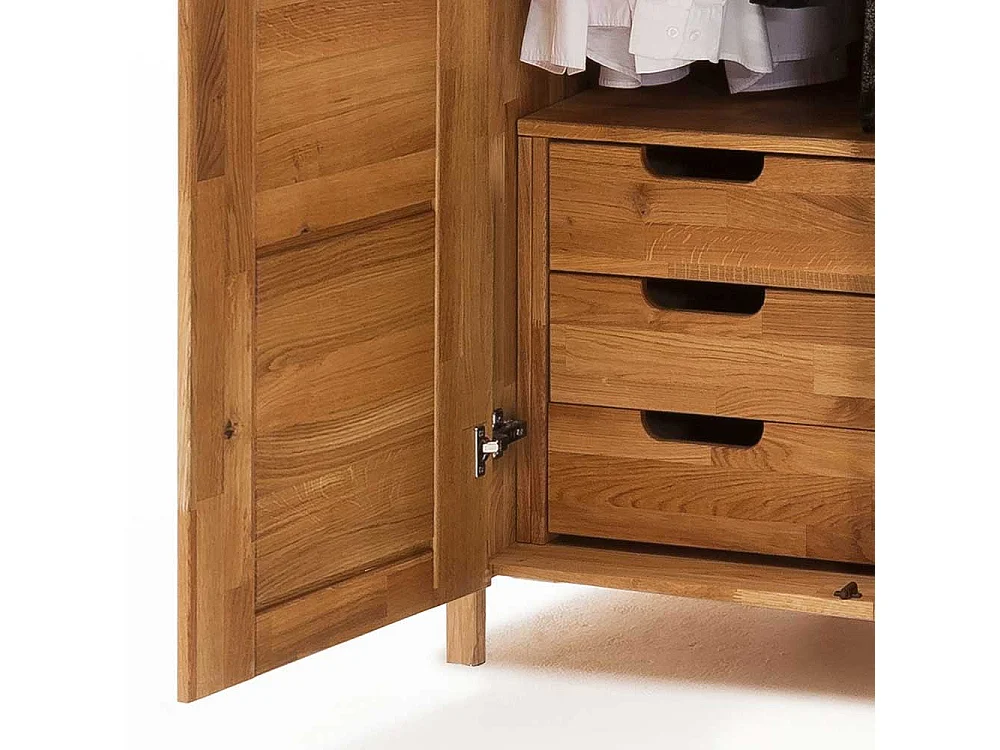 Holzkleiderschrank aus Wildeiche Massivholz geölt