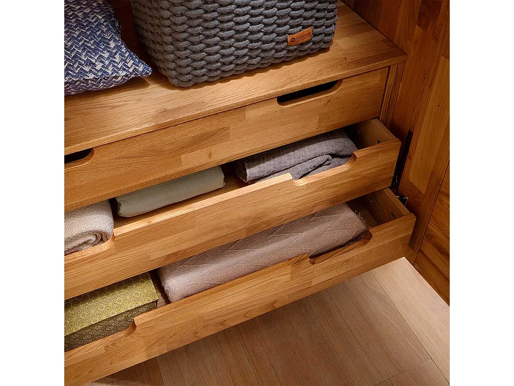 Holzkleiderschrank aus Wildeiche Massivholz geölt