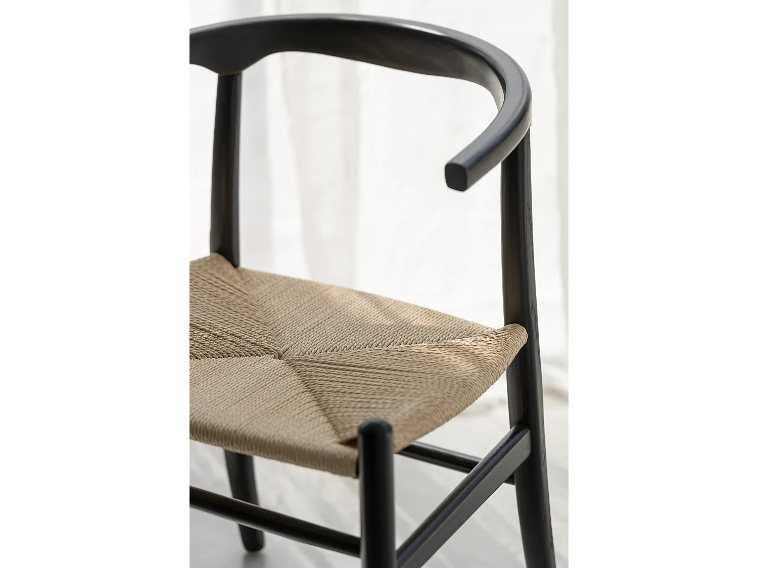 Chaise en bois de hêtre et corde TOON – L'élégance artisanale-Noir