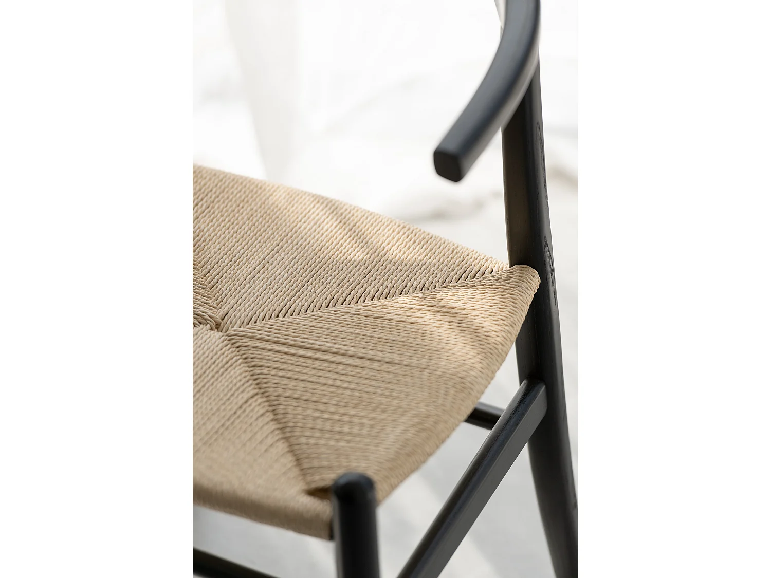 Chaise en bois de hêtre et corde TOON – L'élégance artisanale-Noir