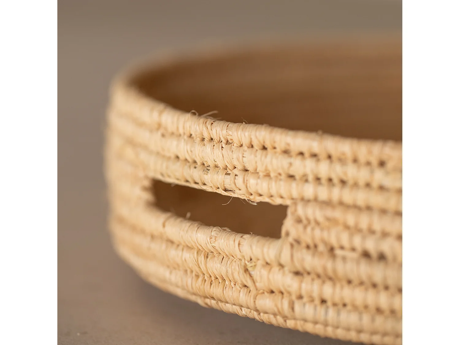 Plateau rond en osier naturel avec anses