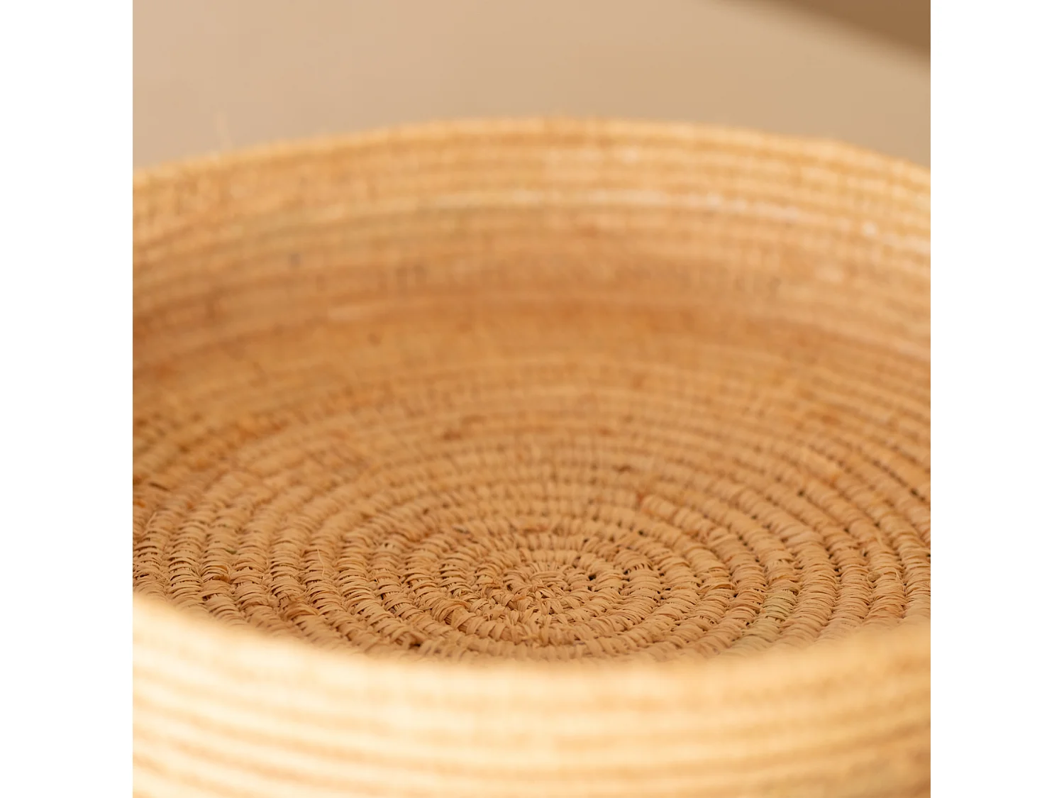 Plateau rond en osier naturel avec anses