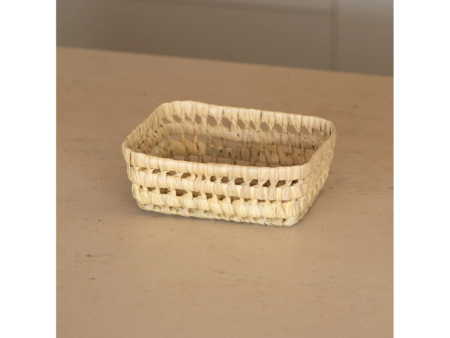 Cesta rectangular de hoja de palma