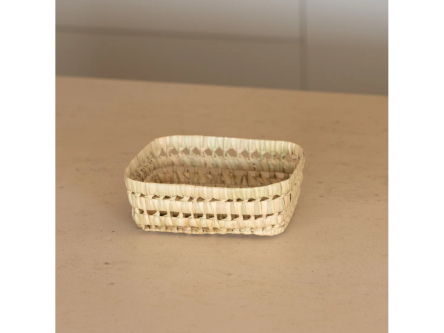 Cesta rectangular de hoja de palma