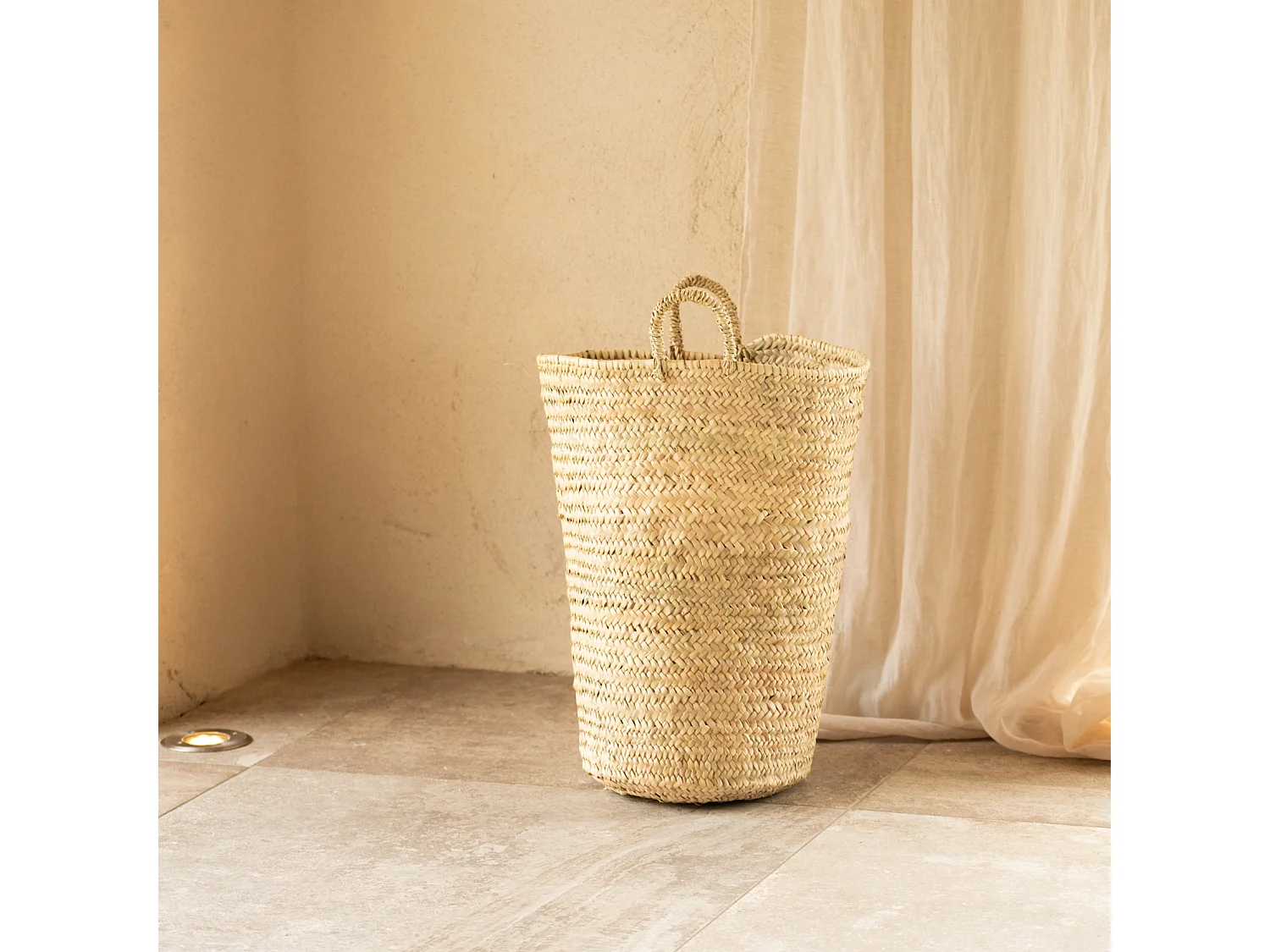 Grand panier en feuilles de palmier avec anse