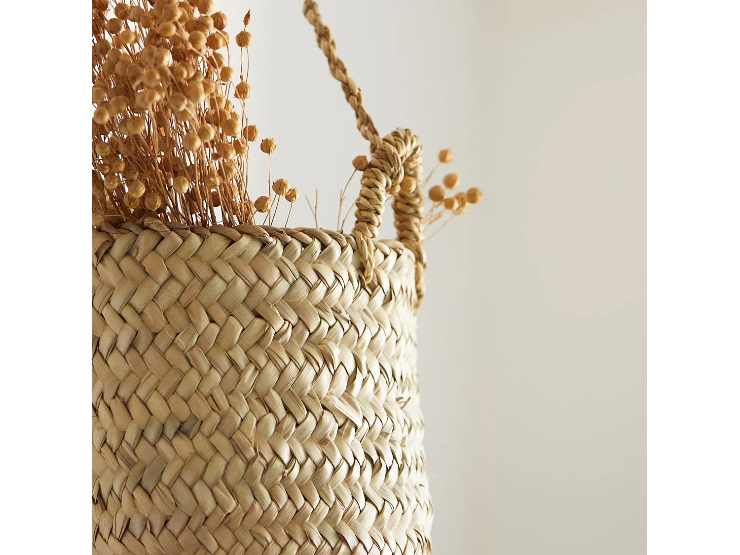 Cesta colgante de palma