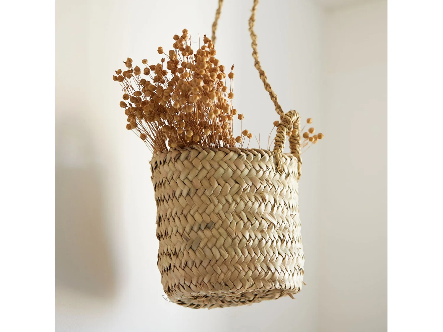 Cesta colgante de palma