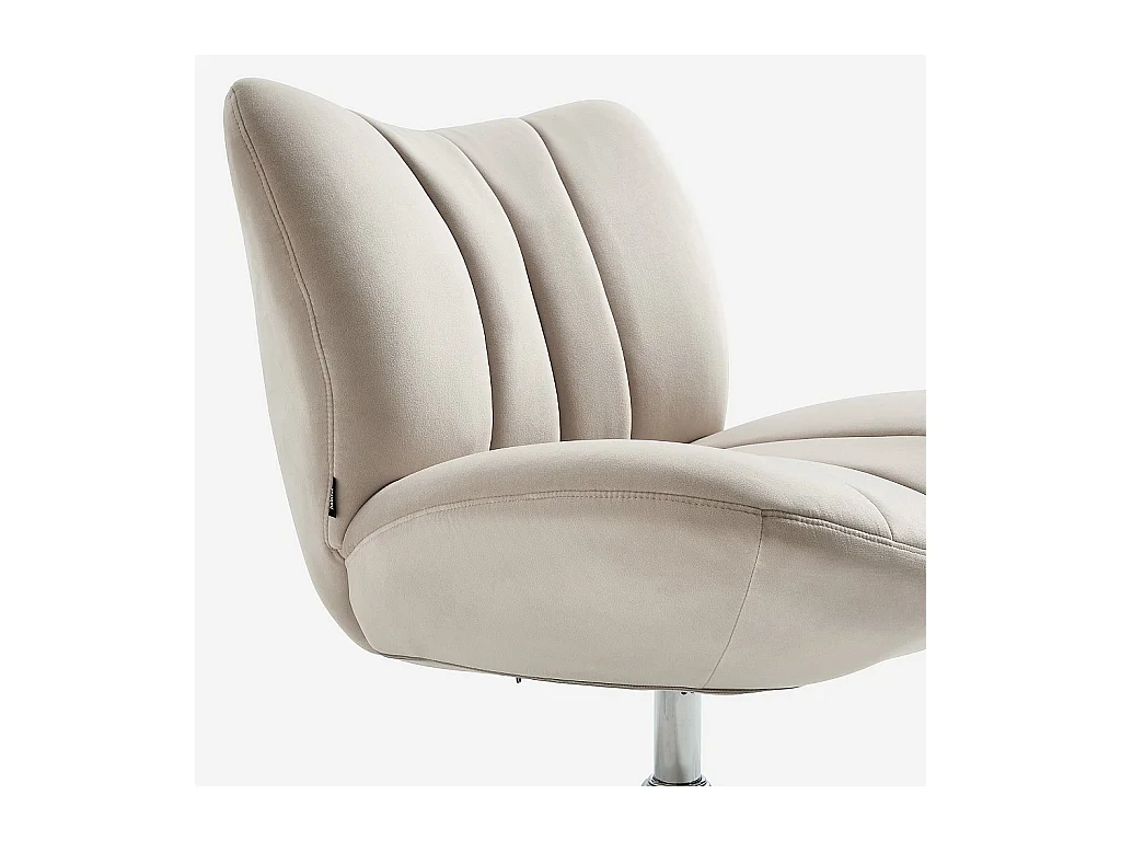 Habitat - Fauteuil pivotant matelassé en tissu et métal chromé  - Crème - Andrew