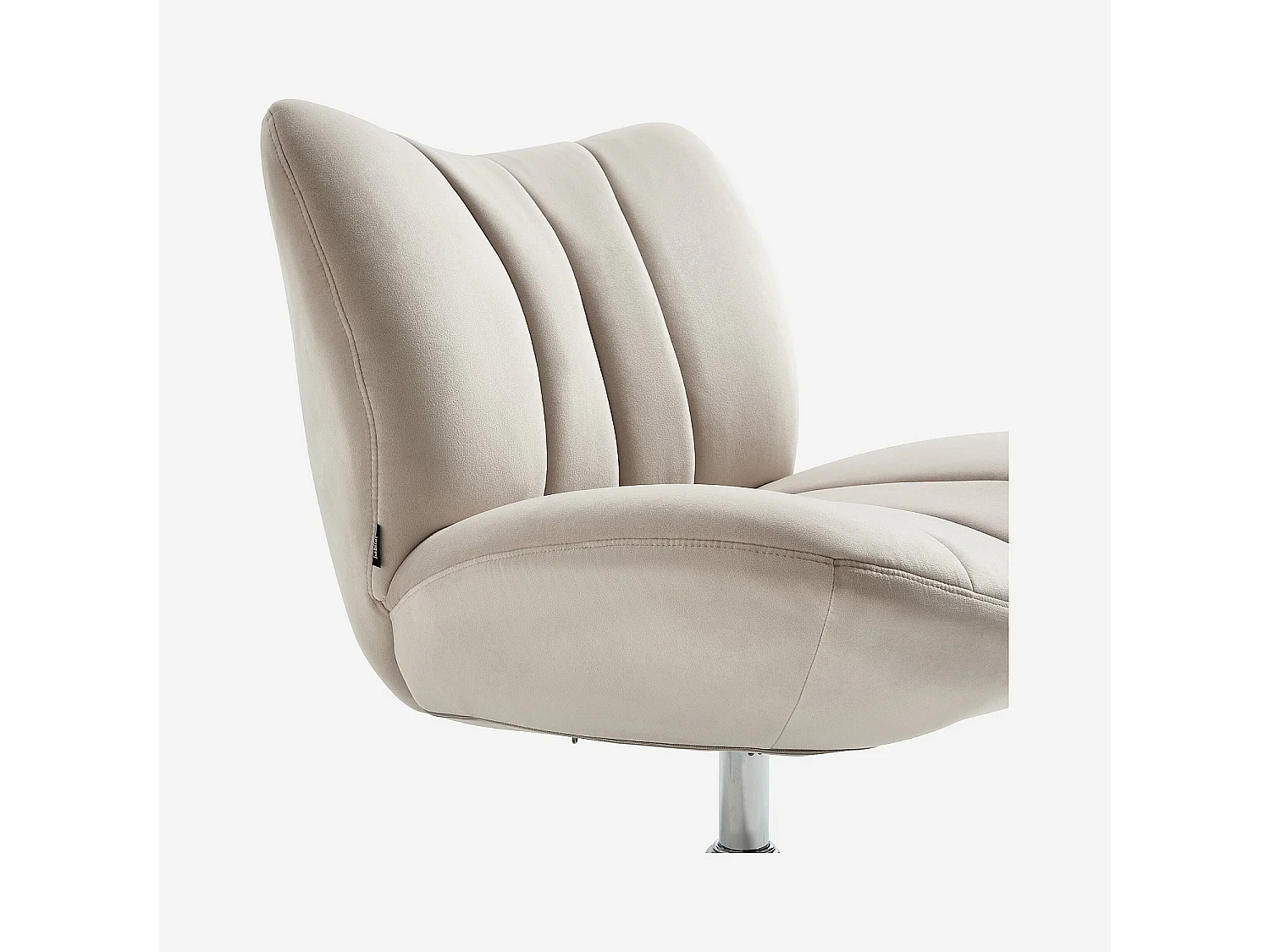 Habitat - Fauteuil pivotant matelassé en tissu et métal chromé  - Crème - Andrew