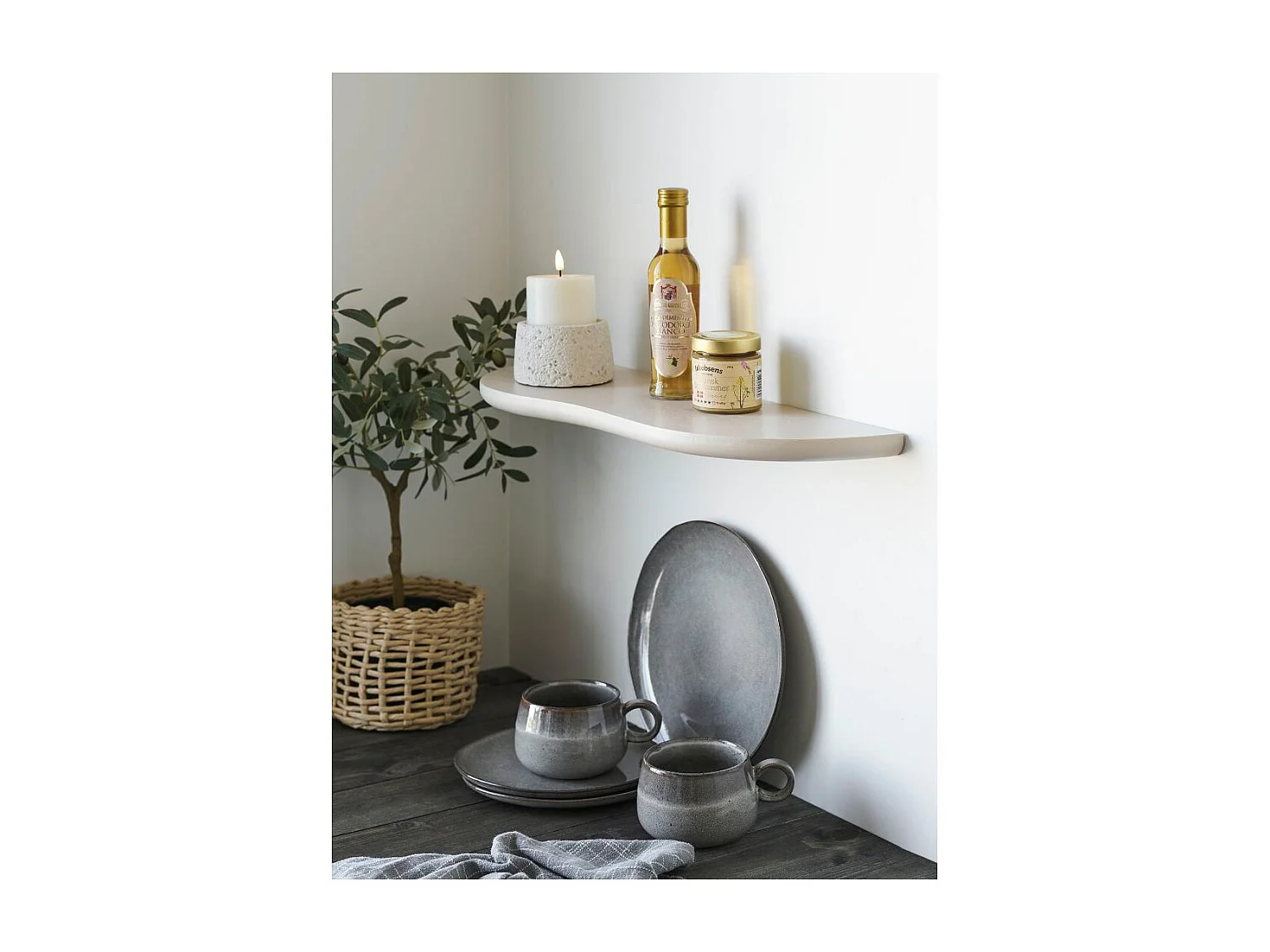 Nia étagère murale, porte‑tasses 1 tablette beige.