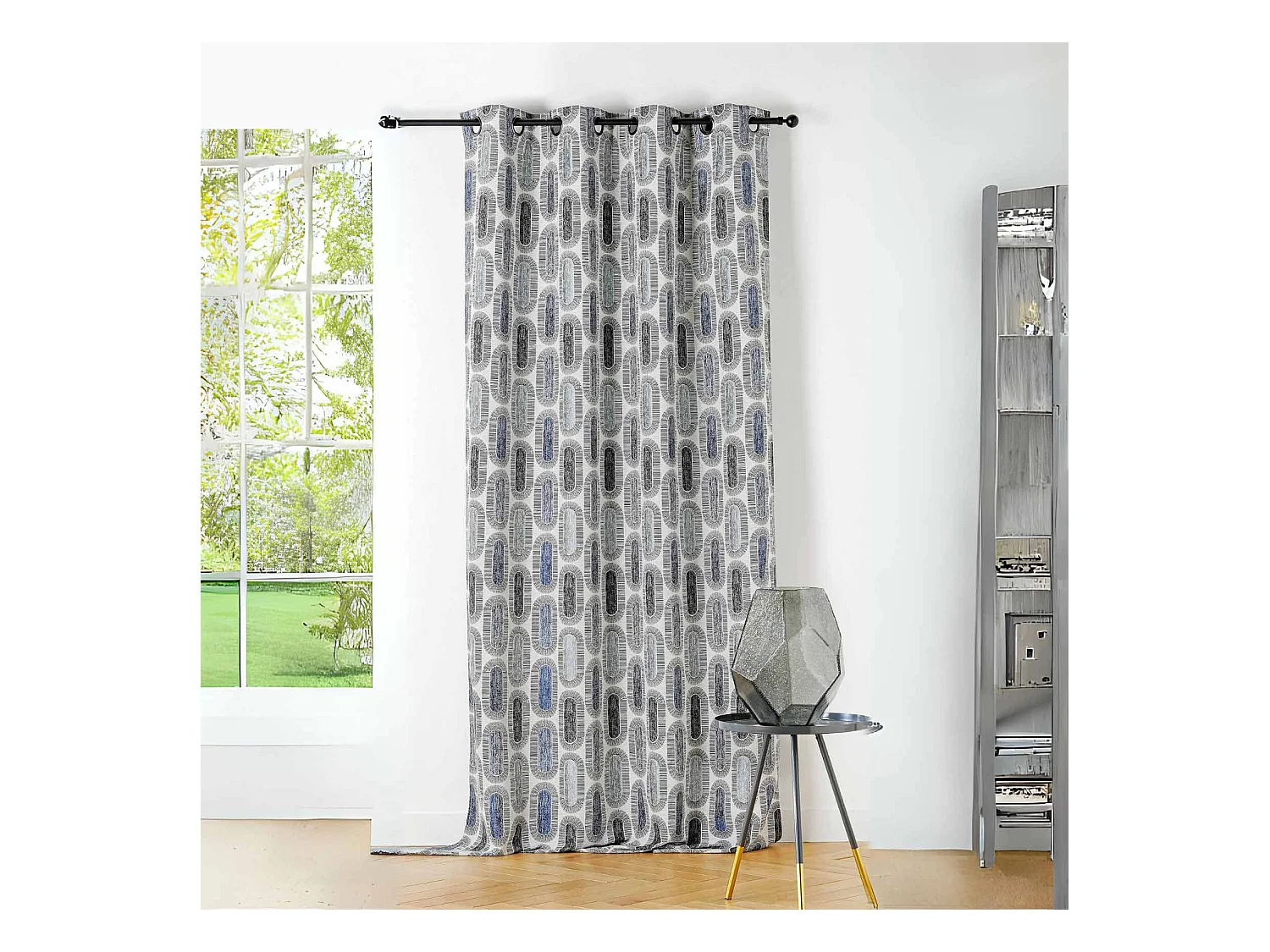 Cortina traslúcida con motivos retro