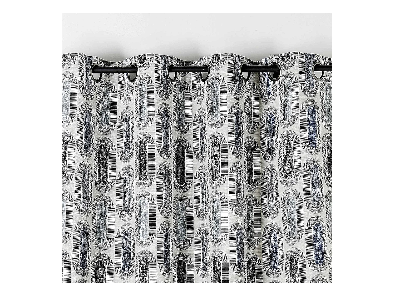 Cortina traslúcida con motivos retro