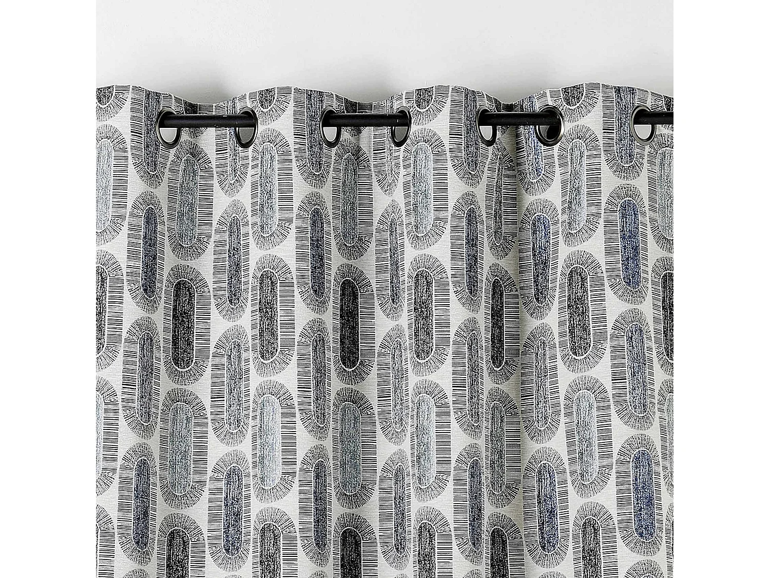 Cortina traslúcida con motivos retro